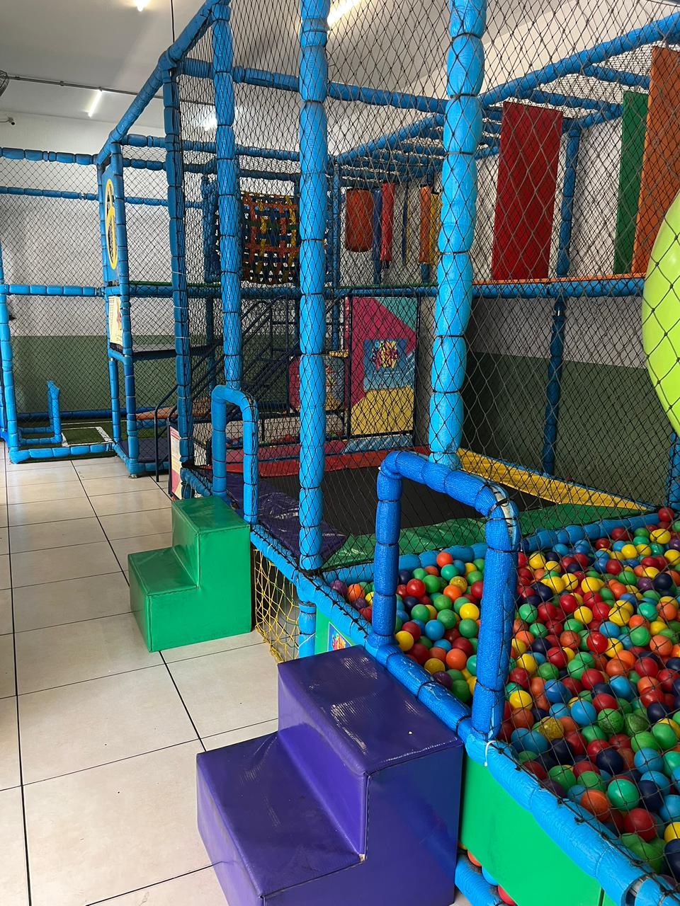 Piscina de bolinhas do brinquedão
